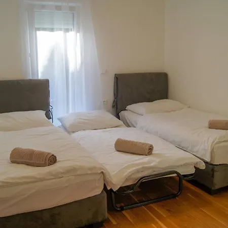 Apartma Maline *